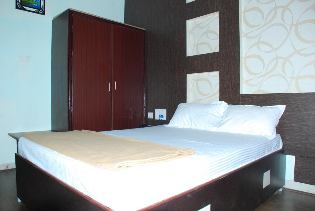 Jayalakshmi Residency Hotel Tirupati Room photo