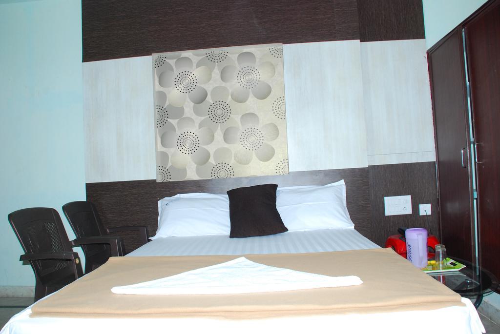 Jayalakshmi Residency Hotel Tirupati Room photo